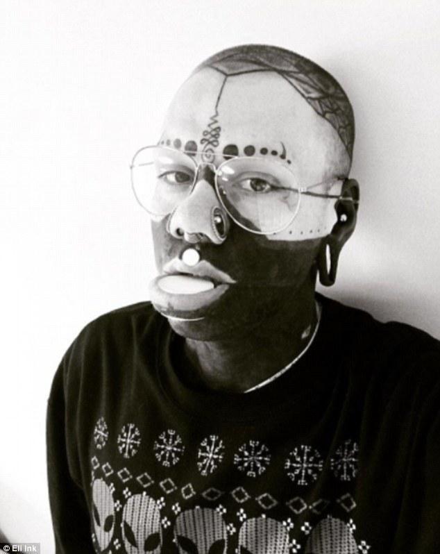 Bədəninin hər yerini döydürdü -  başqa bir adam oldu - FOTOLAR